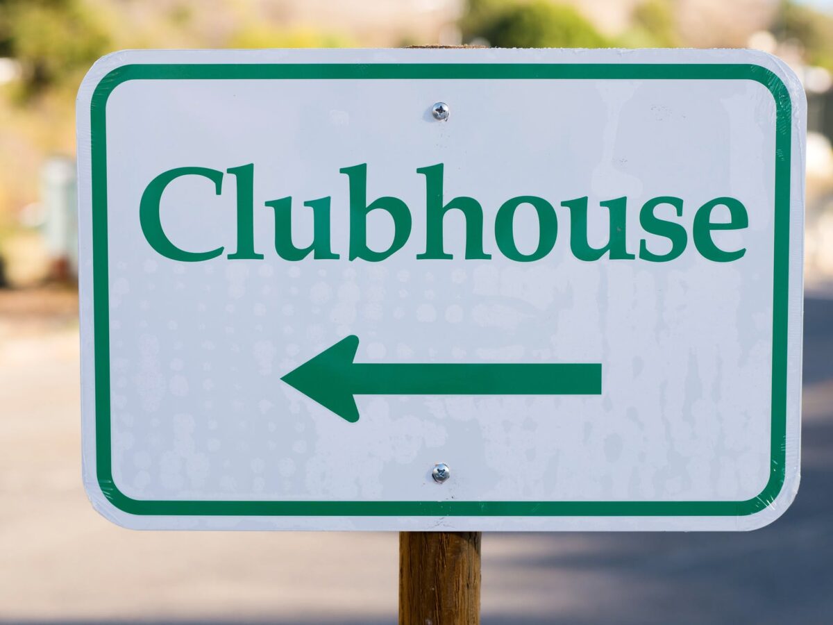 Clubhouse: uma breve história da ascensão ao declínio do áudio social